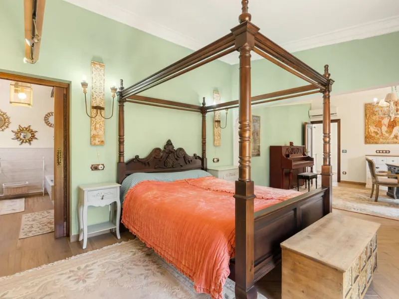 UNIQUE LOCATION- EXCELLENT INVESTMENT