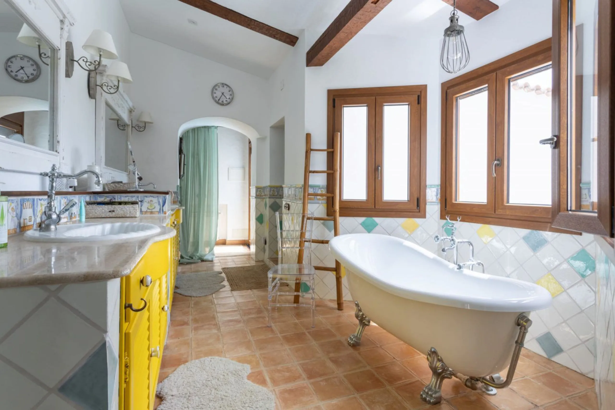 UNIQUE LOCATION- EXCELLENT INVESTMENT