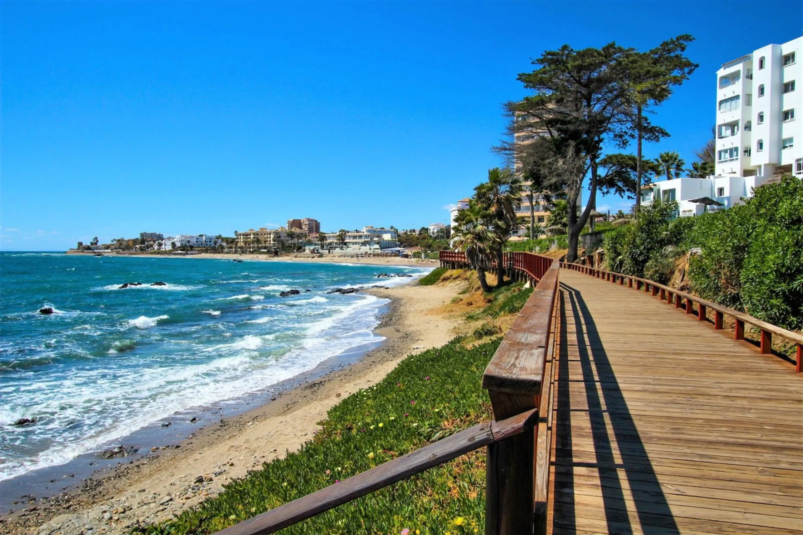 Exclusive modern apartment in Azalea Jardinana in La Cala with panoramic views of the sea and the whole of La Cala.