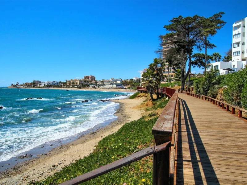 Exclusive modern apartment in Azalea Jardinana in La Cala with panoramic views of the sea and the whole of La Cala.