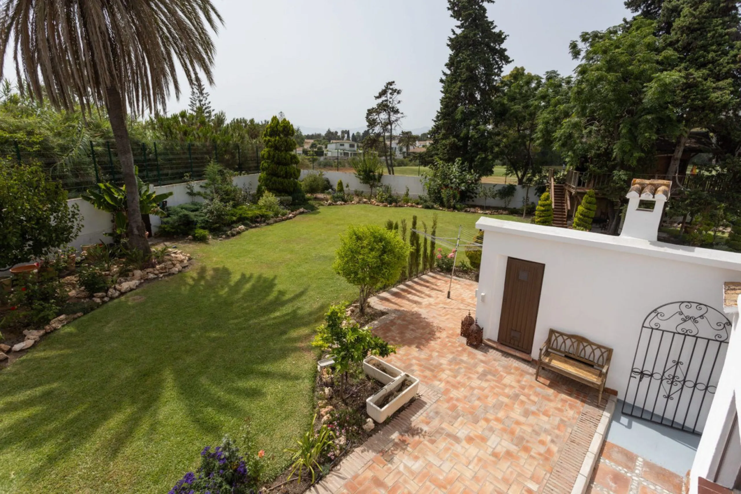 UNIQUE LOCATION- EXCELLENT INVESTMENT