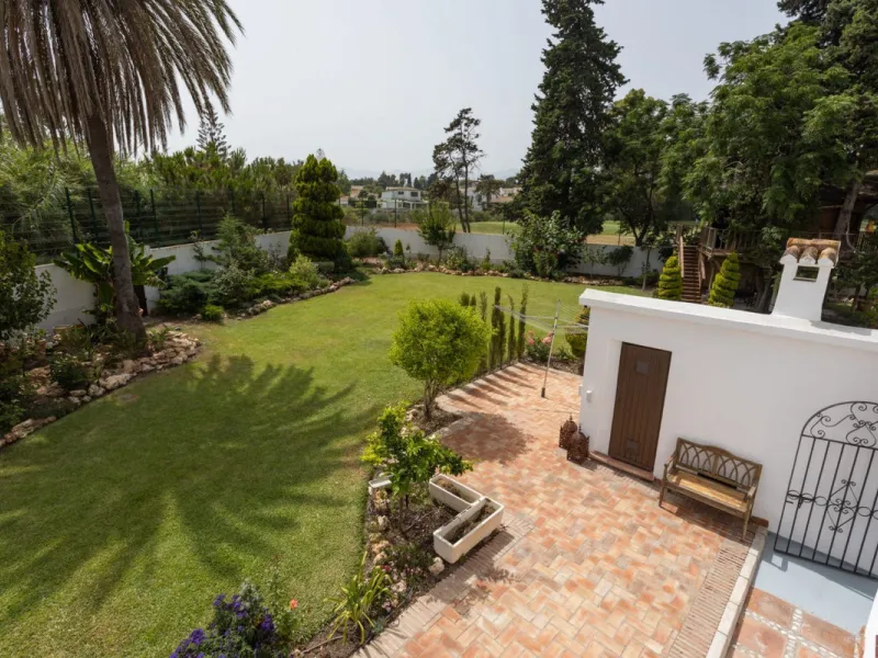 UNIQUE LOCATION- EXCELLENT INVESTMENT