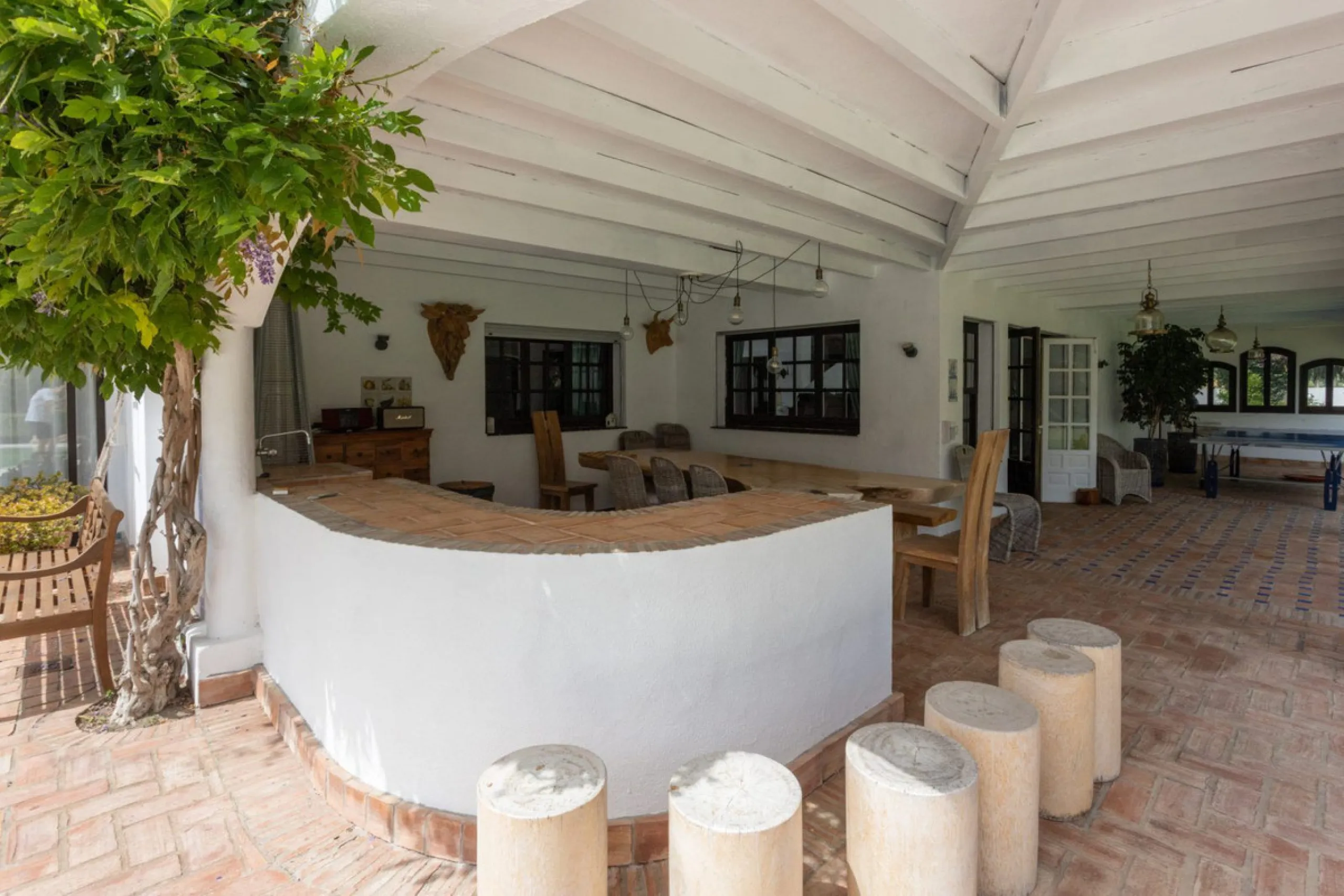 UNIQUE LOCATION- EXCELLENT INVESTMENT