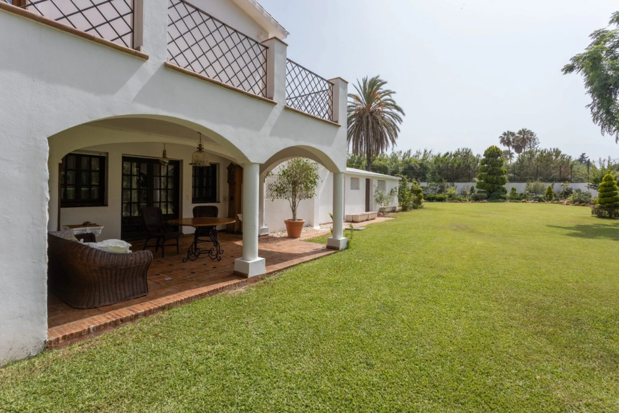 UNIQUE LOCATION- EXCELLENT INVESTMENT