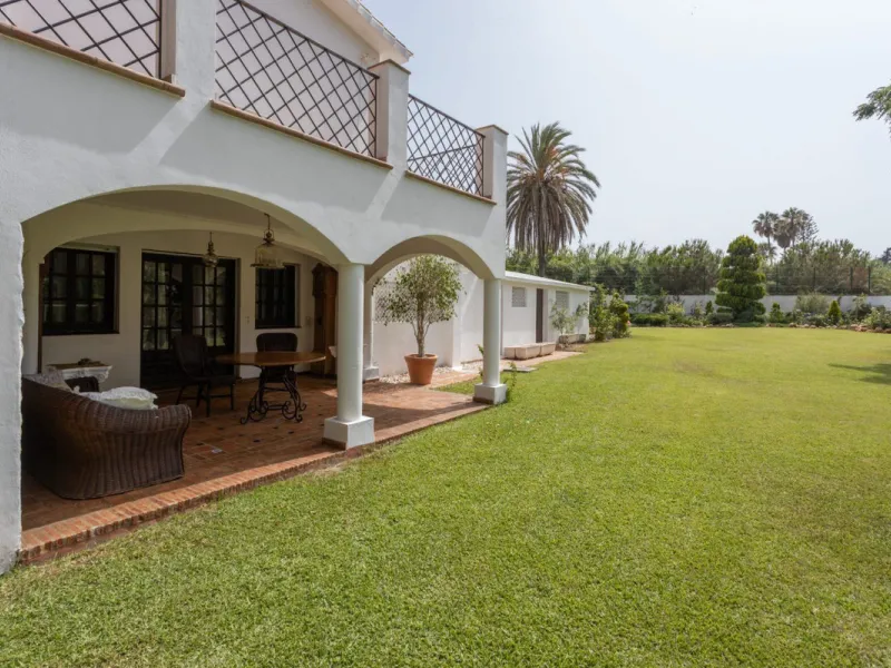 UNIQUE LOCATION- EXCELLENT INVESTMENT