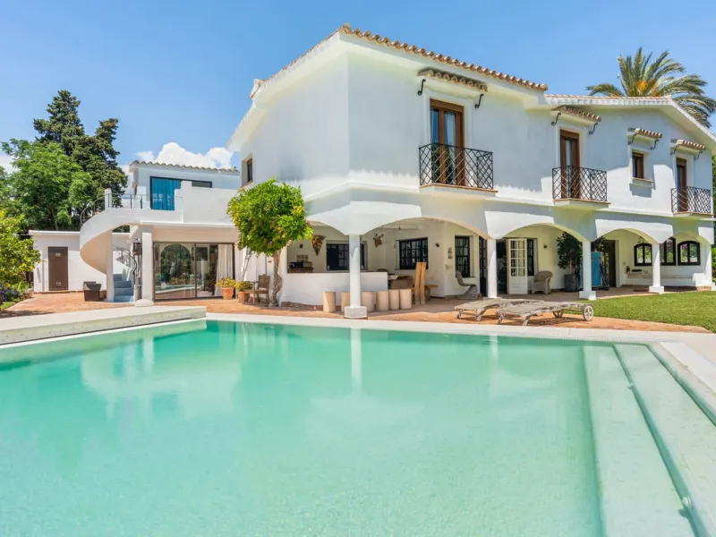 UNIQUE LOCATION- EXCELLENT INVESTMENT