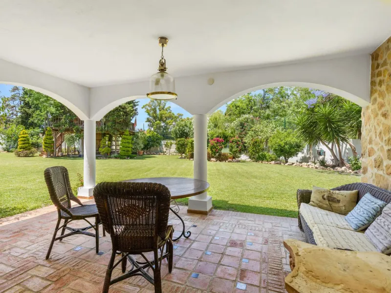 UNIQUE LOCATION- EXCELLENT INVESTMENT