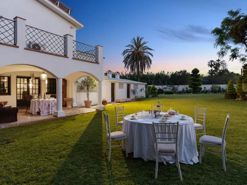 UNIQUE LOCATION- EXCELLENT INVESTMENT