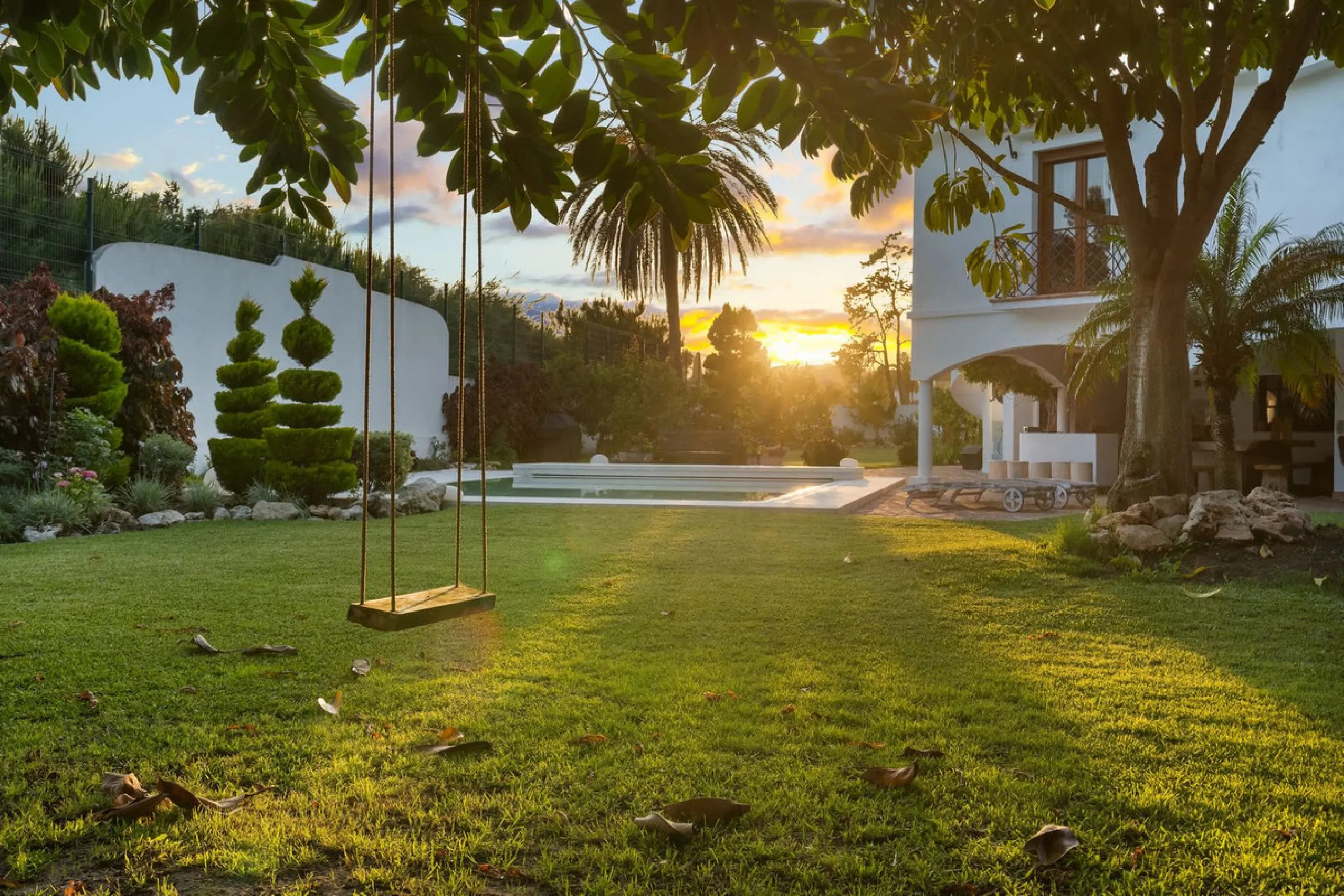 UNIQUE LOCATION- EXCELLENT INVESTMENT