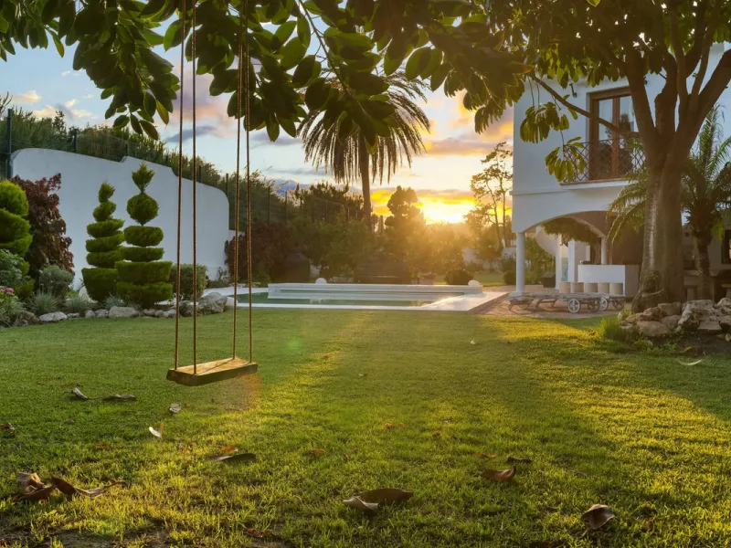 UNIQUE LOCATION- EXCELLENT INVESTMENT