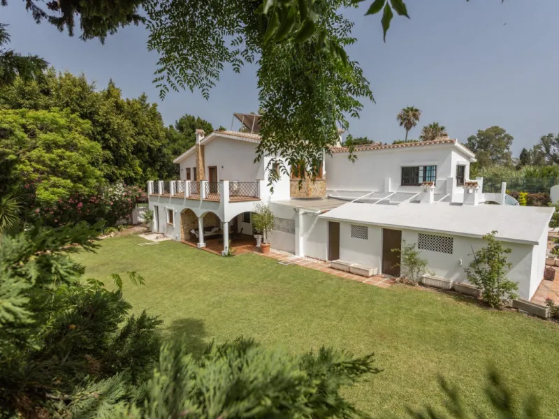 UNIQUE LOCATION- EXCELLENT INVESTMENT