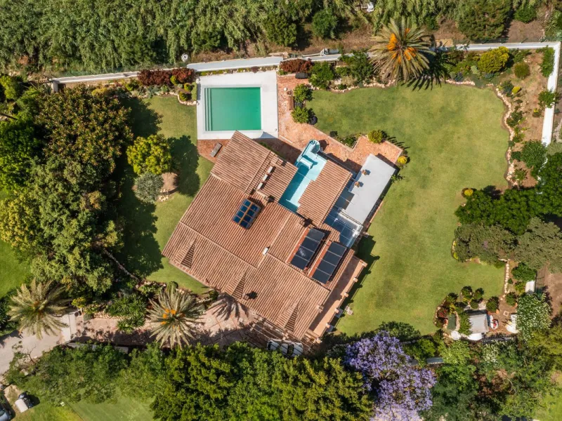 UNIQUE LOCATION- EXCELLENT INVESTMENT