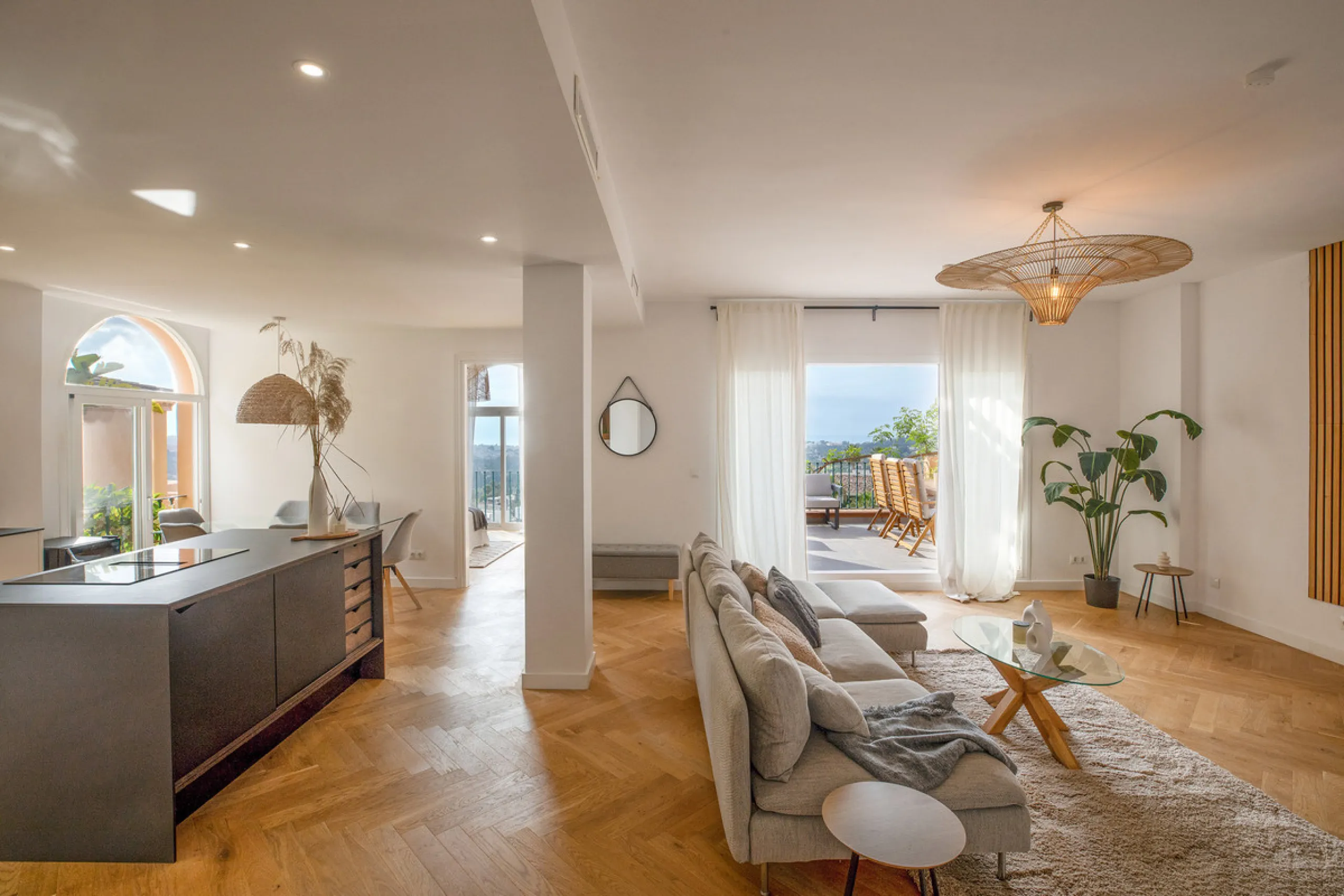Apartment - Penthouse в продаже в Marbella, Málaga. В доме 3 спален и 2 ванных комнат. Площадь дома 155 м²