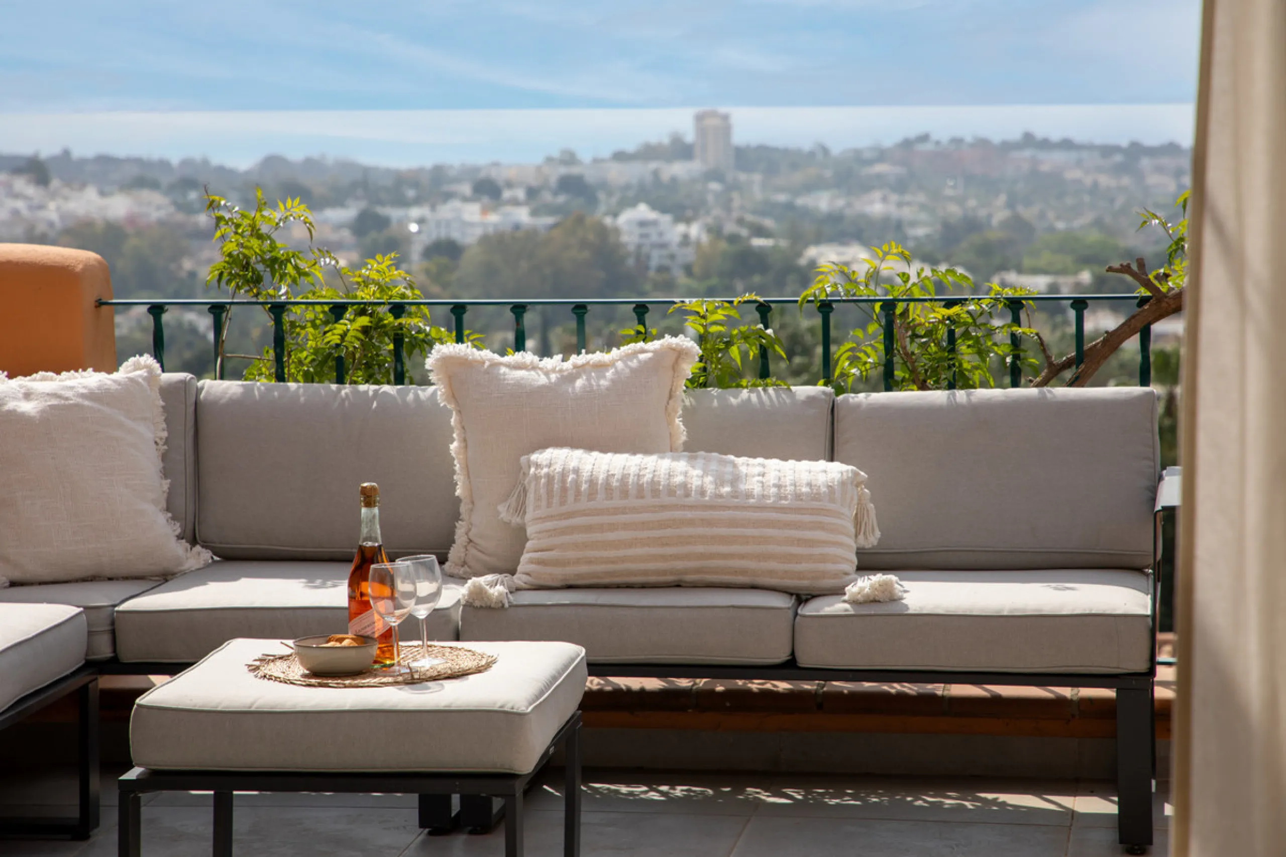 Apartment - Penthouse в продаже в Marbella, Málaga. В доме 3 спален и 2 ванных комнат. Площадь дома 155 м²
