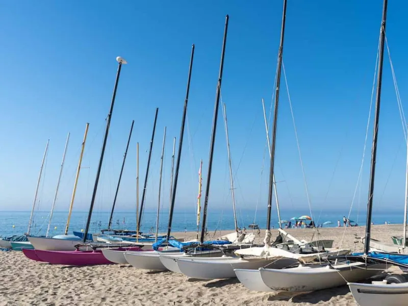Exclusive modern apartment in Azalea Jardinana in La Cala with panoramic views of the sea and the whole of La Cala.