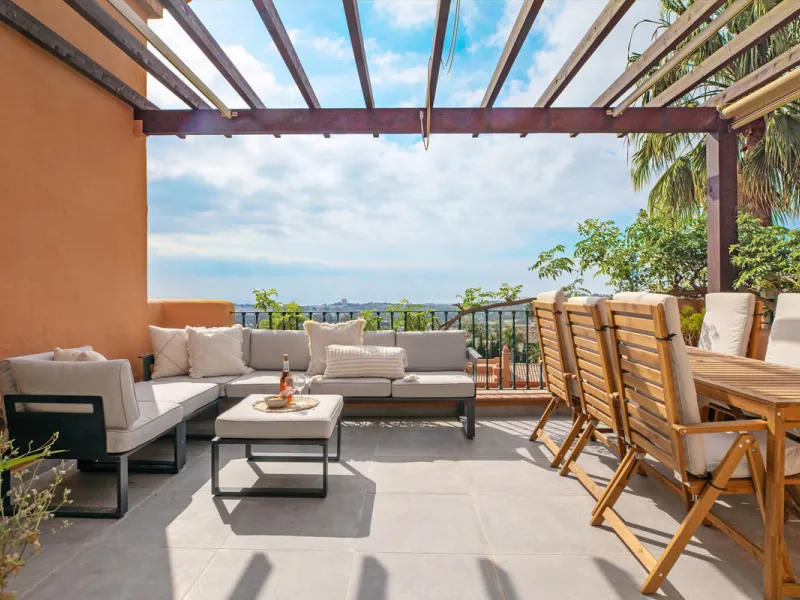 Apartment - Penthouse в продаже в Marbella, Málaga. В доме 3 спален и 2 ванных комнат. Площадь дома 155 м²