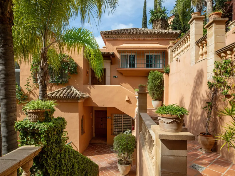 Apartment - Penthouse в продаже в Marbella, Málaga. В доме 3 спален и 2 ванных комнат. Площадь дома 155 м²