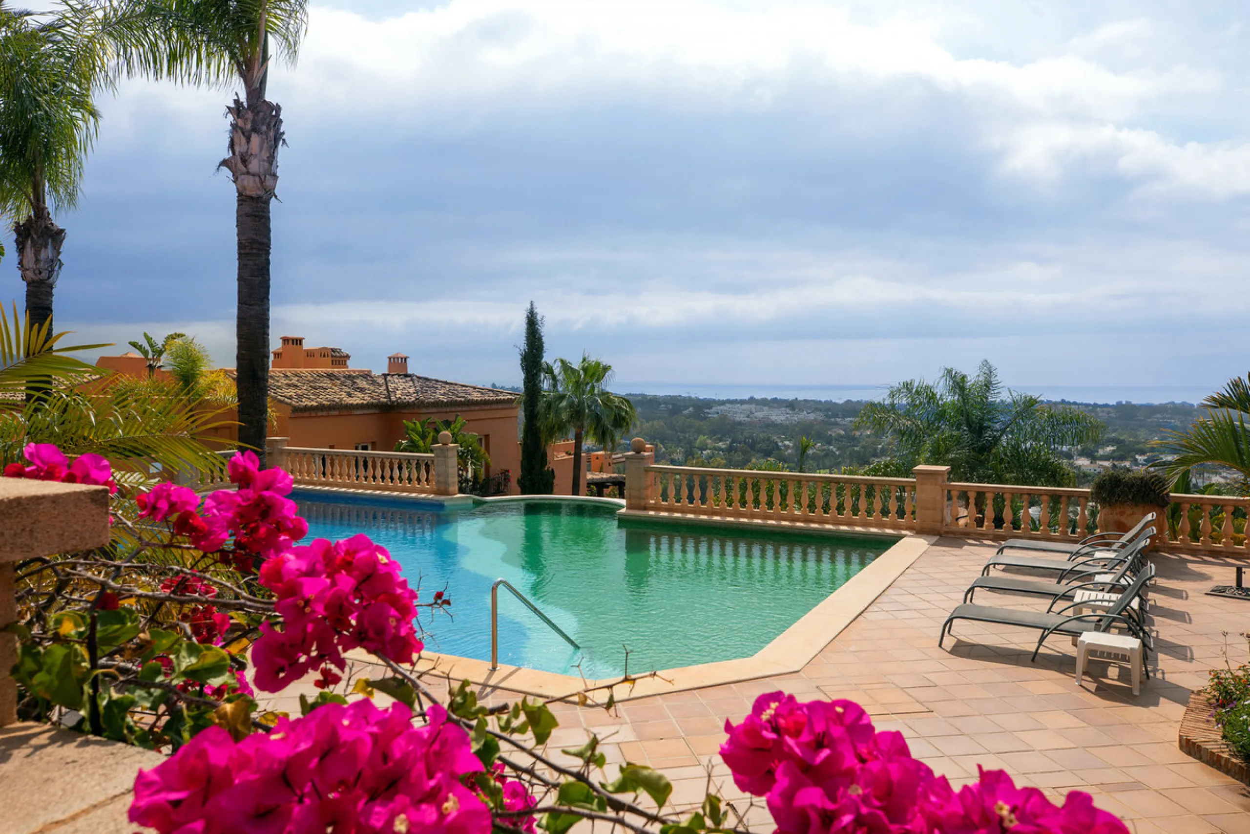 Apartment - Penthouse в продаже в Marbella, Málaga. В доме 3 спален и 2 ванных комнат. Площадь дома 155 м²