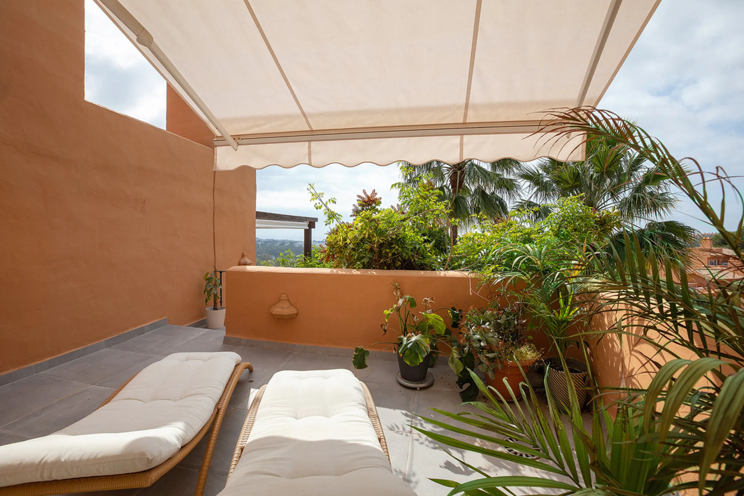 Apartment - Penthouse в продаже в Marbella, Málaga. В доме 3 спален и 2 ванных комнат. Площадь дома 155 м²
