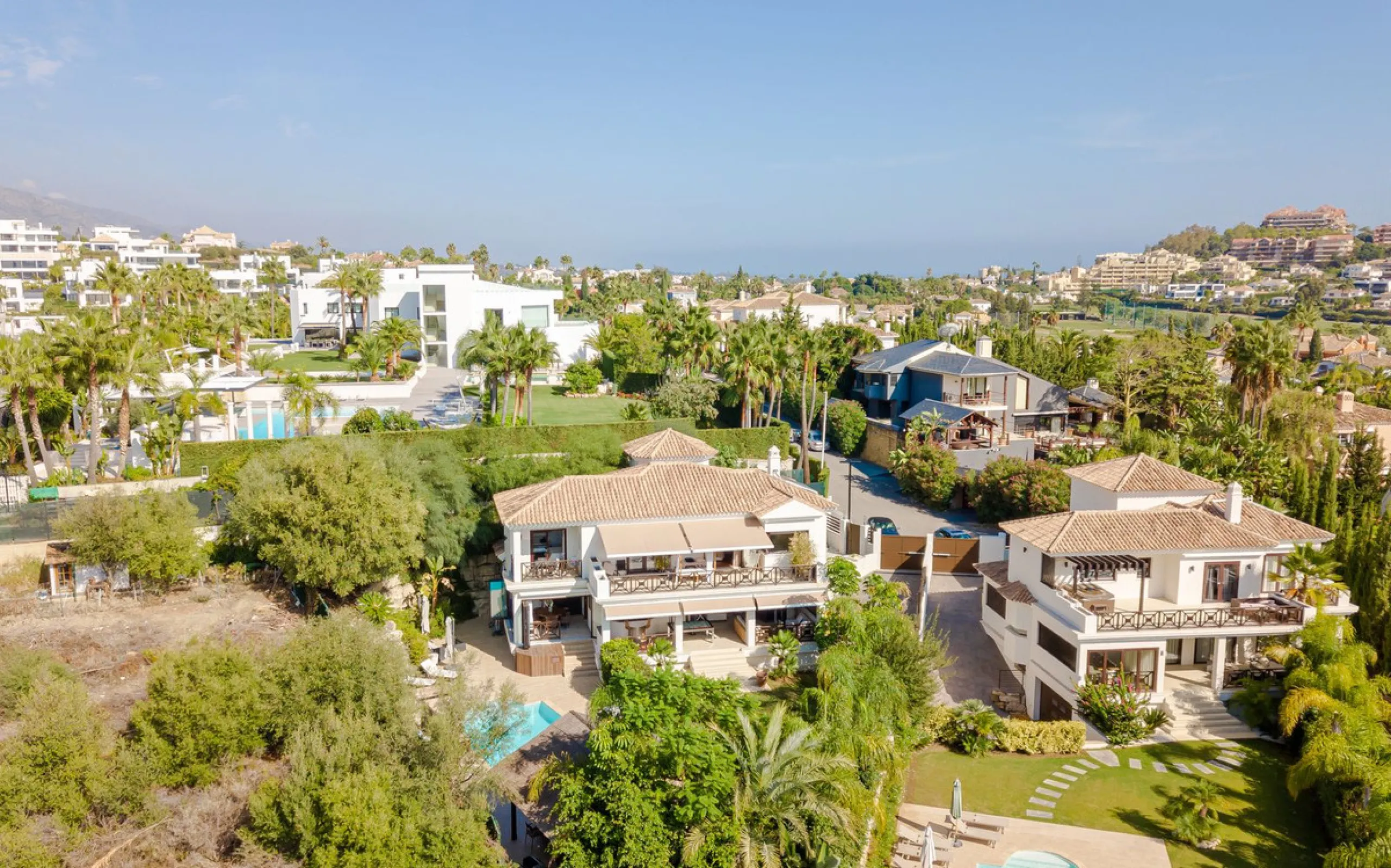 Charming detached villa located in Nueva Andalucia. Situated on a secluded private street with a secure barrier, residents enjoy peace of mind and privacy in this gated community.