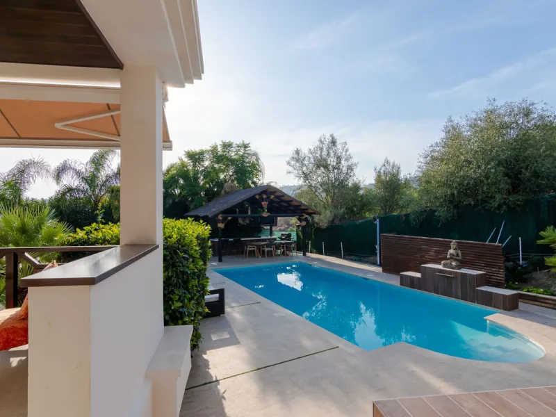 Charming detached villa located in Nueva Andalucia. Situated on a secluded private street with a secure barrier, residents enjoy peace of mind and privacy in this gated community.