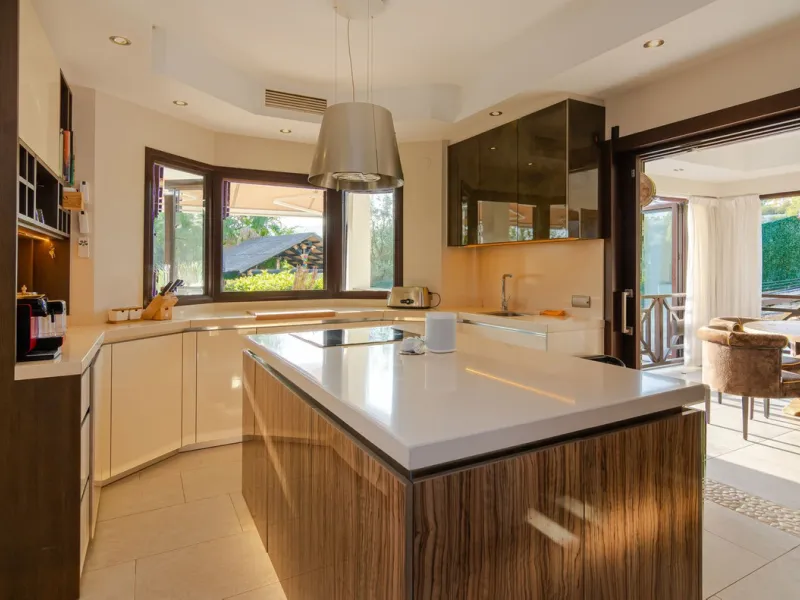 Charming detached villa located in Nueva Andalucia. Situated on a secluded private street with a secure barrier, residents enjoy peace of mind and privacy in this gated community.