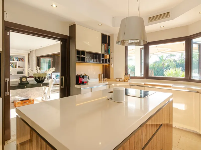 Charming detached villa located in Nueva Andalucia. Situated on a secluded private street with a secure barrier, residents enjoy peace of mind and privacy in this gated community.