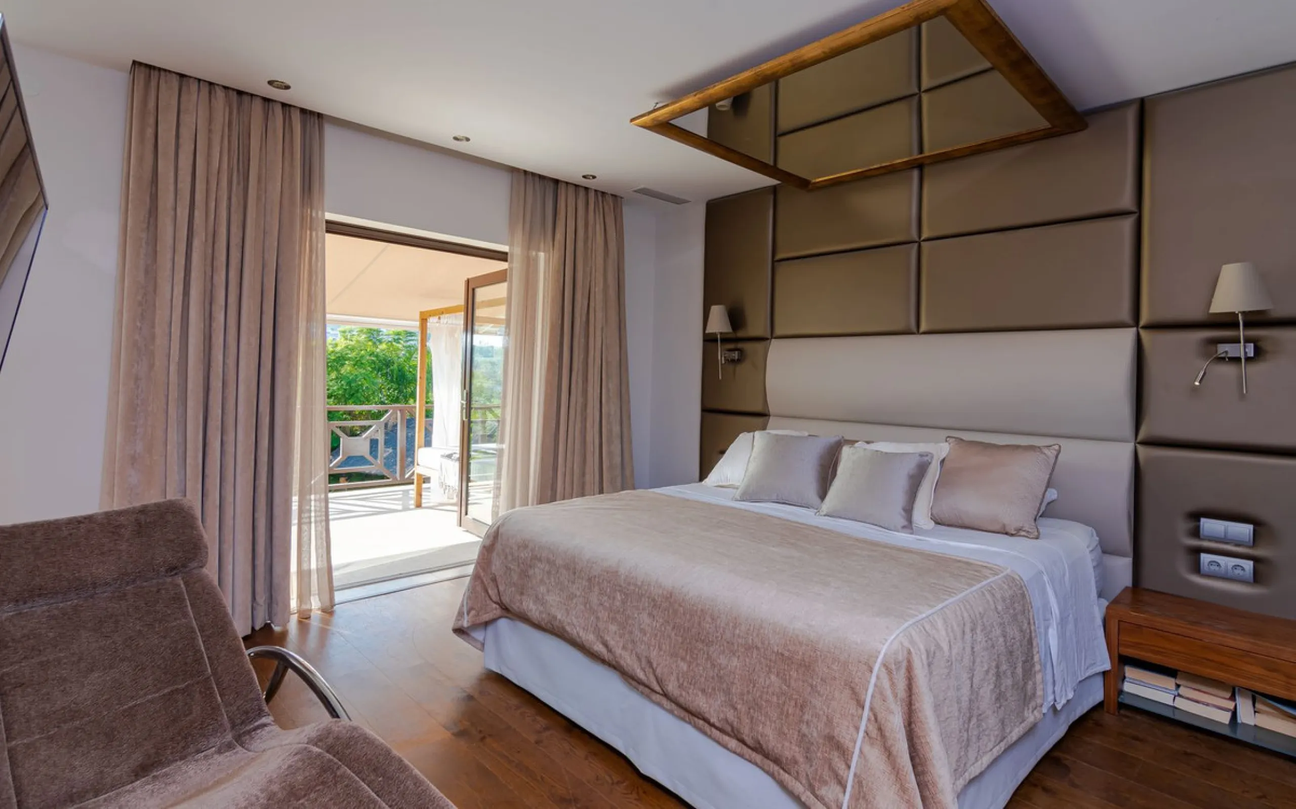 Charming detached villa located in Nueva Andalucia. Situated on a secluded private street with a secure barrier, residents enjoy peace of mind and privacy in this gated community.