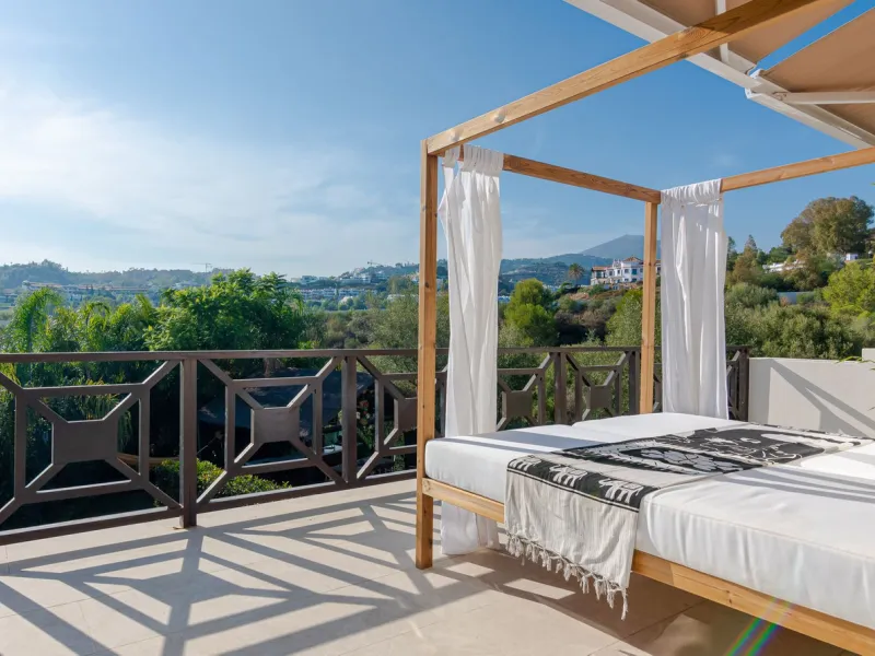 Charming detached villa located in Nueva Andalucia. Situated on a secluded private street with a secure barrier, residents enjoy peace of mind and privacy in this gated community.