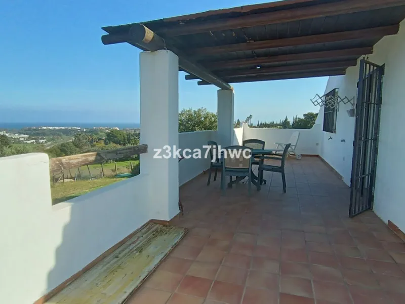House - Detached Villa в продаже в Estepona, Málaga. В доме 4 спален и 4 ванных комнат. Площадь дома 274 м². Площадь участка 4112 м²