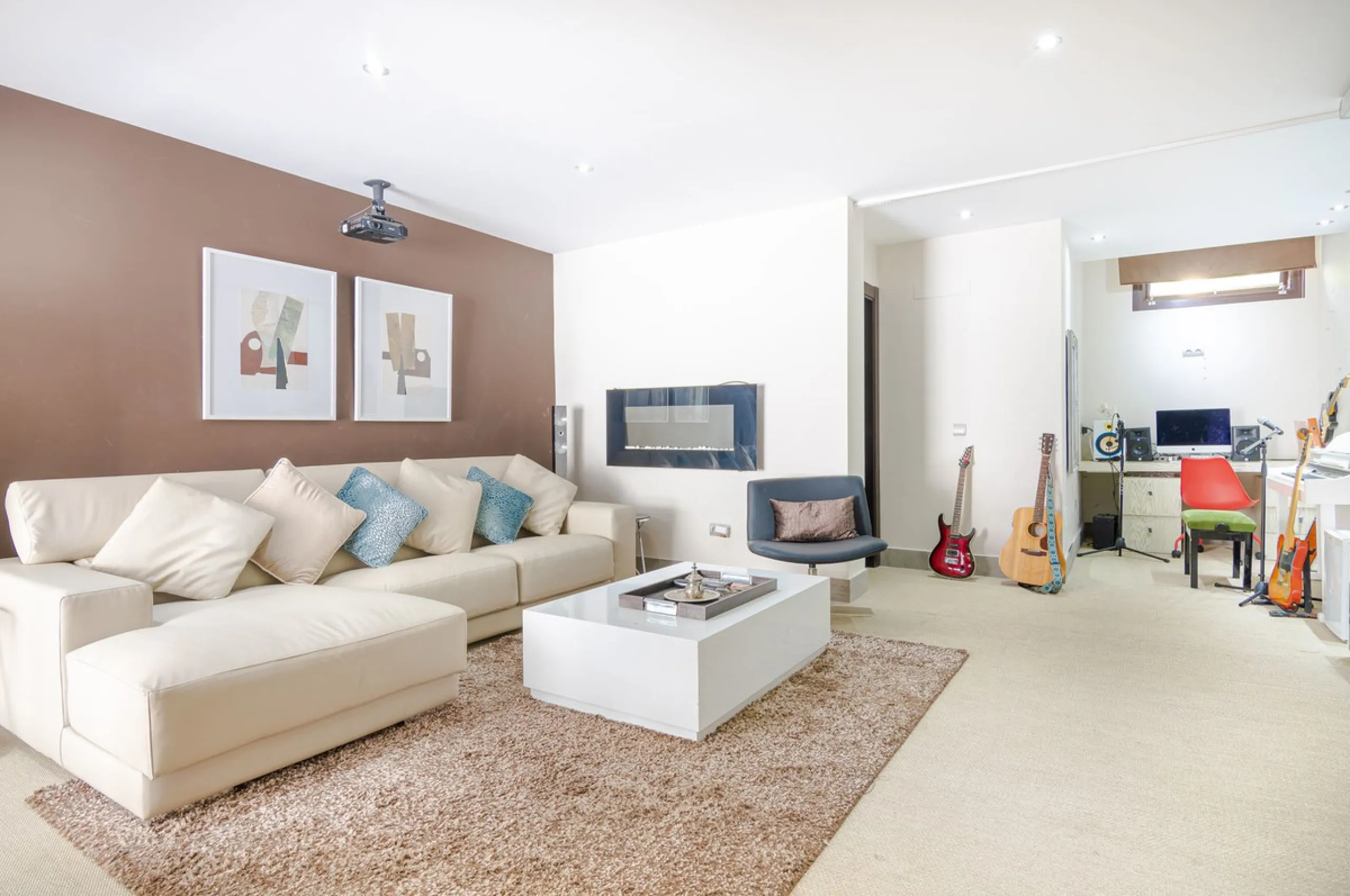 Charming detached villa located in Nueva Andalucia. Situated on a secluded private street with a secure barrier, residents enjoy peace of mind and privacy in this gated community.