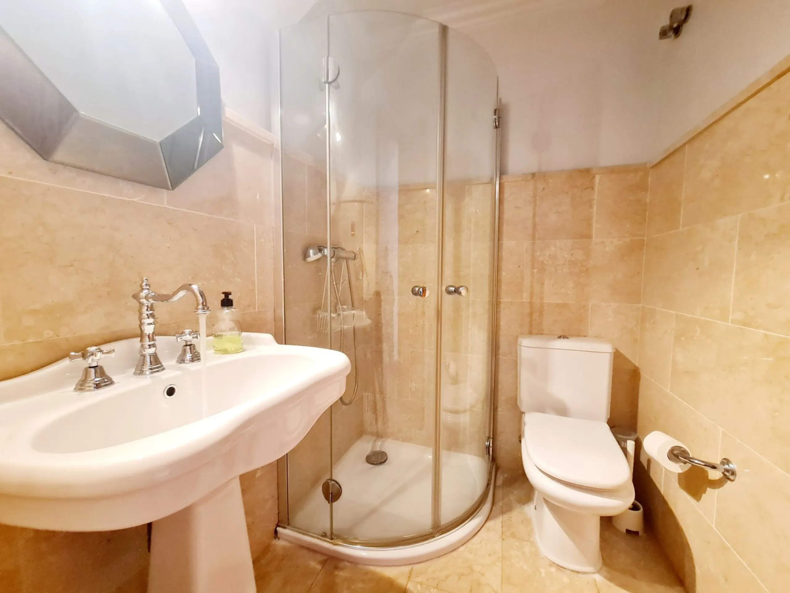 Magnificent semi-detached house located in a most desirable urbanization in Fuengirola, El Pueblo Lopez. This small Andalusian town is in the center surrounded by all the amenities. At the entrance of the house, there are two very large terraces where a l