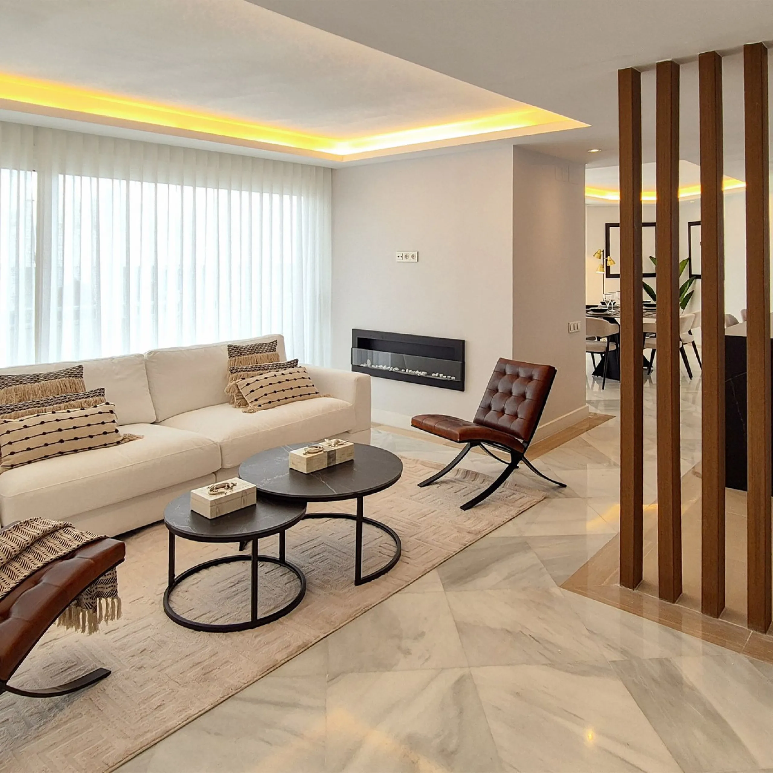 We present a unique opportunity to acquire a newly renovated, brand-new duplex penthouse in the luxurious Cipreses del Mar ( Náyade building ) development, located in the heart of Marbella's Golden Mile and the second line from the sea, offering magnifice