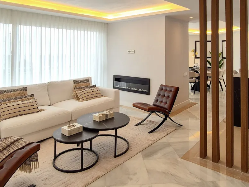 We present a unique opportunity to acquire a newly renovated, brand-new duplex penthouse in the luxurious Cipreses del Mar ( Náyade building ) development, located in the heart of Marbella's Golden Mile and the second line from the sea, offering magnifice