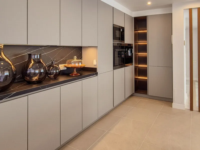 We present a unique opportunity to acquire a newly renovated, brand-new duplex penthouse in the luxurious Cipreses del Mar ( Náyade building ) development, located in the heart of Marbella's Golden Mile and the second line from the sea, offering magnifice