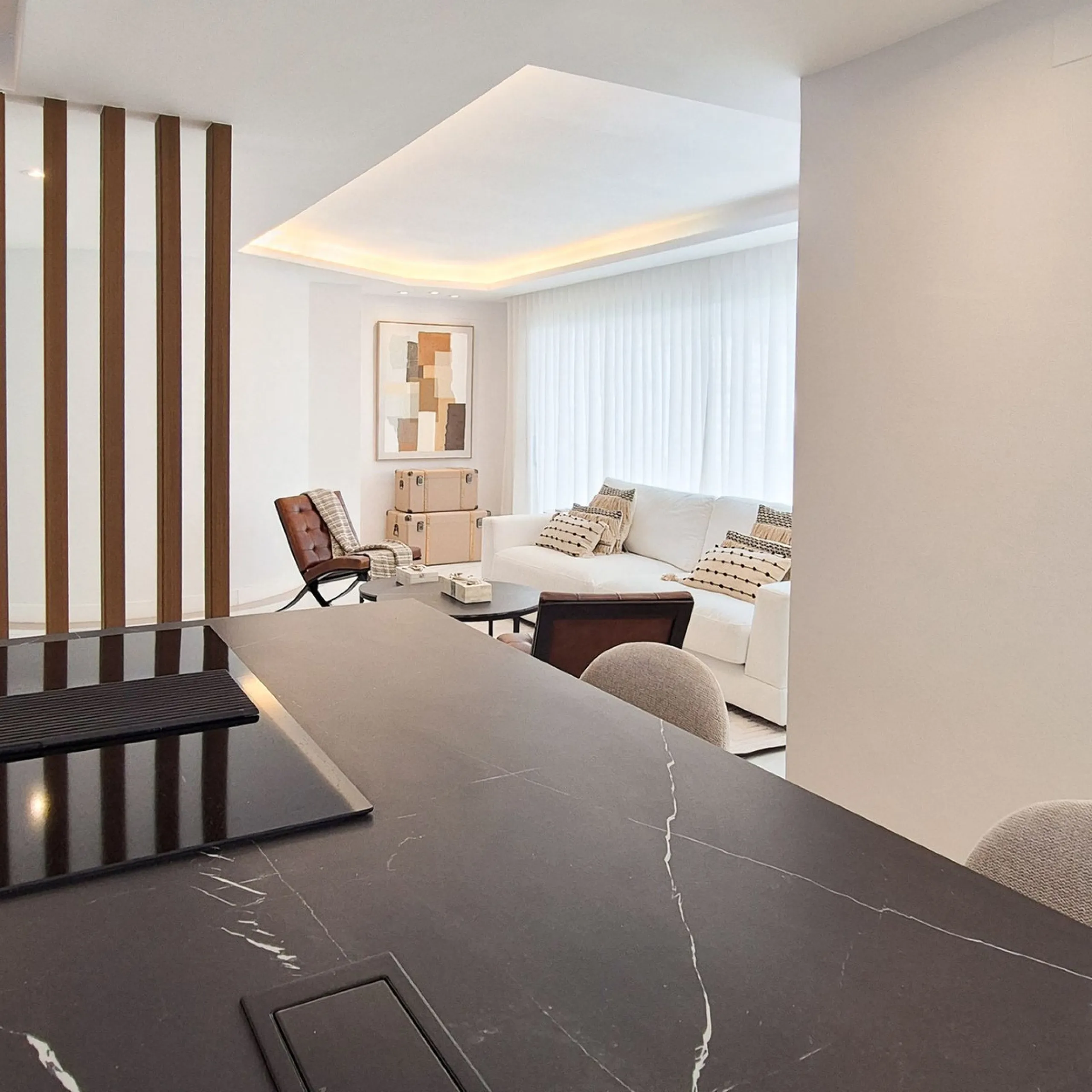 We present a unique opportunity to acquire a newly renovated, brand-new duplex penthouse in the luxurious Cipreses del Mar ( Náyade building ) development, located in the heart of Marbella's Golden Mile and the second line from the sea, offering magnifice