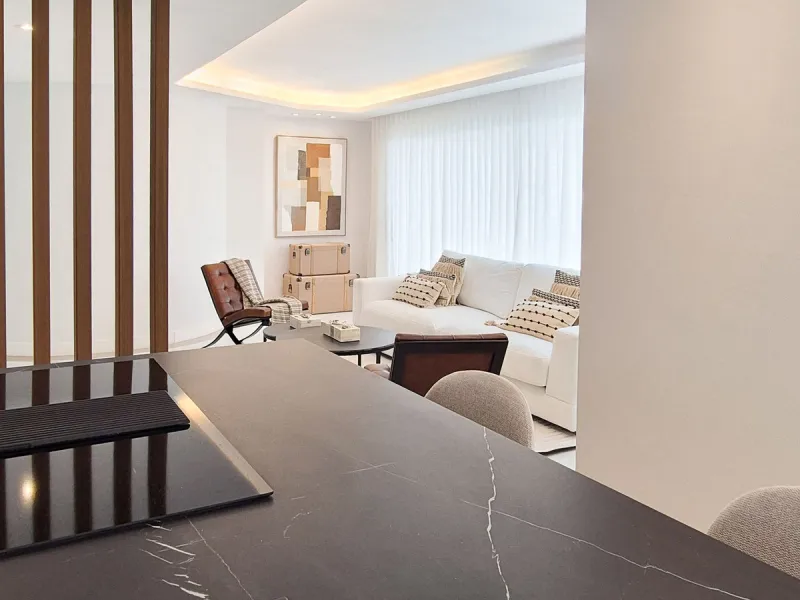 We present a unique opportunity to acquire a newly renovated, brand-new duplex penthouse in the luxurious Cipreses del Mar ( Náyade building ) development, located in the heart of Marbella's Golden Mile and the second line from the sea, offering magnifice