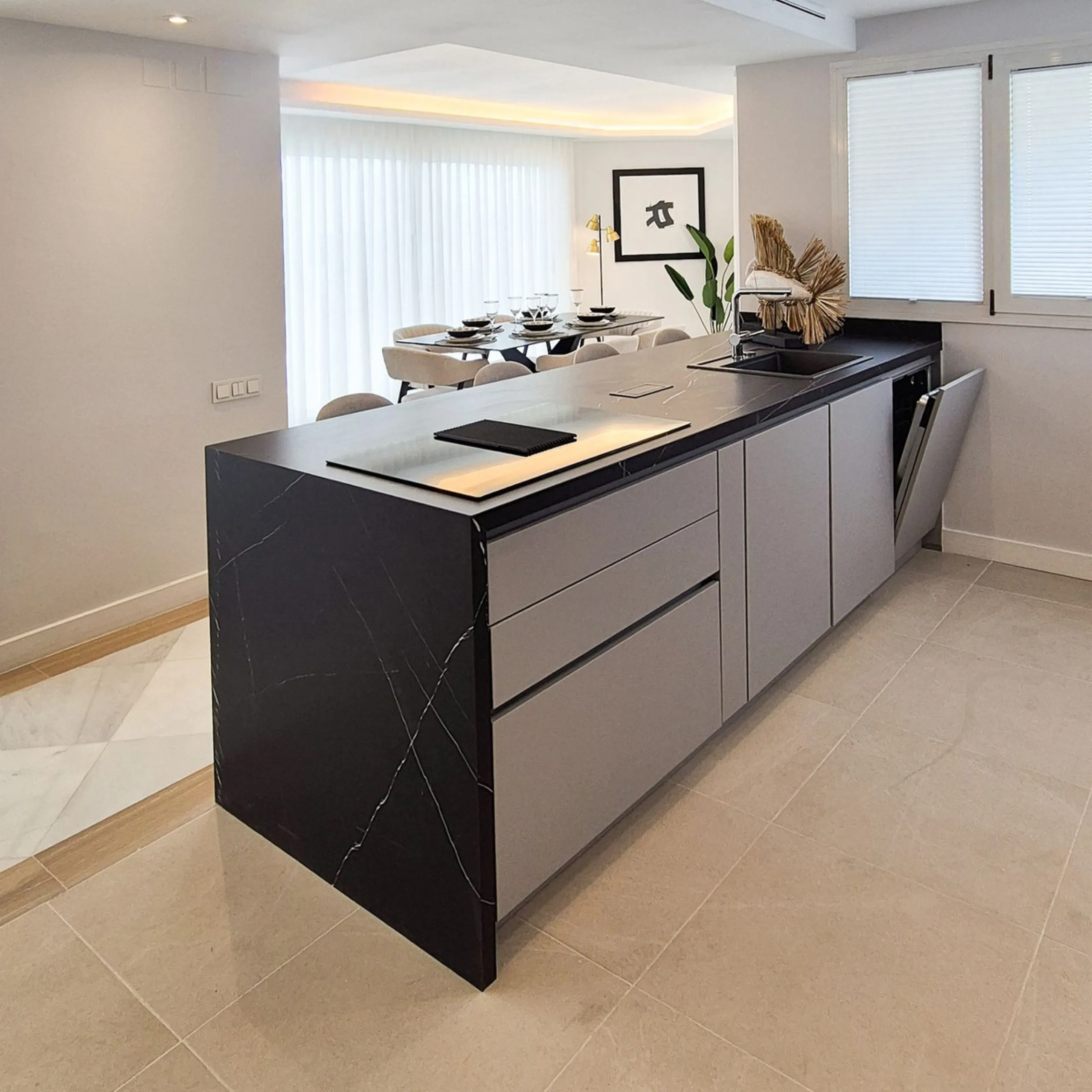 We present a unique opportunity to acquire a newly renovated, brand-new duplex penthouse in the luxurious Cipreses del Mar ( Náyade building ) development, located in the heart of Marbella's Golden Mile and the second line from the sea, offering magnifice
