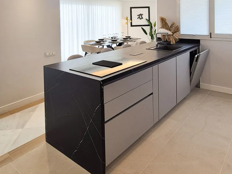 We present a unique opportunity to acquire a newly renovated, brand-new duplex penthouse in the luxurious Cipreses del Mar ( Náyade building ) development, located in the heart of Marbella's Golden Mile and the second line from the sea, offering magnifice
