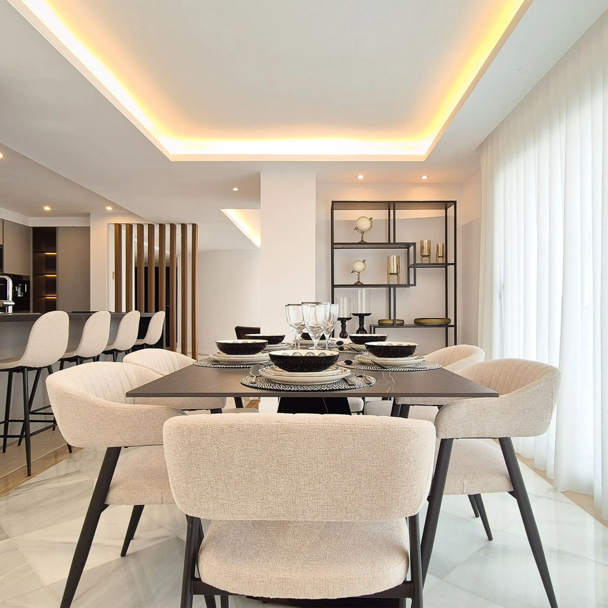We present a unique opportunity to acquire a newly renovated, brand-new duplex penthouse in the luxurious Cipreses del Mar ( Náyade building ) development, located in the heart of Marbella's Golden Mile and the second line from the sea, offering magnifice