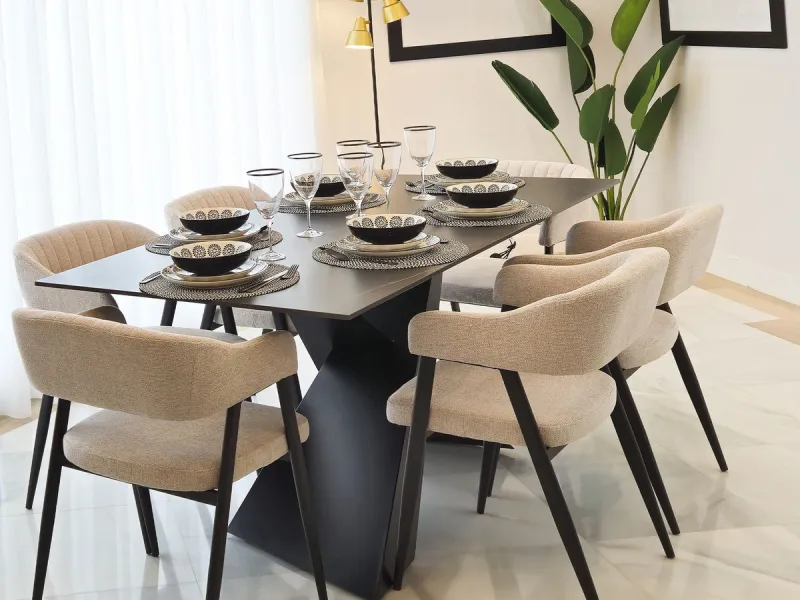 We present a unique opportunity to acquire a newly renovated, brand-new duplex penthouse in the luxurious Cipreses del Mar ( Náyade building ) development, located in the heart of Marbella's Golden Mile and the second line from the sea, offering magnifice