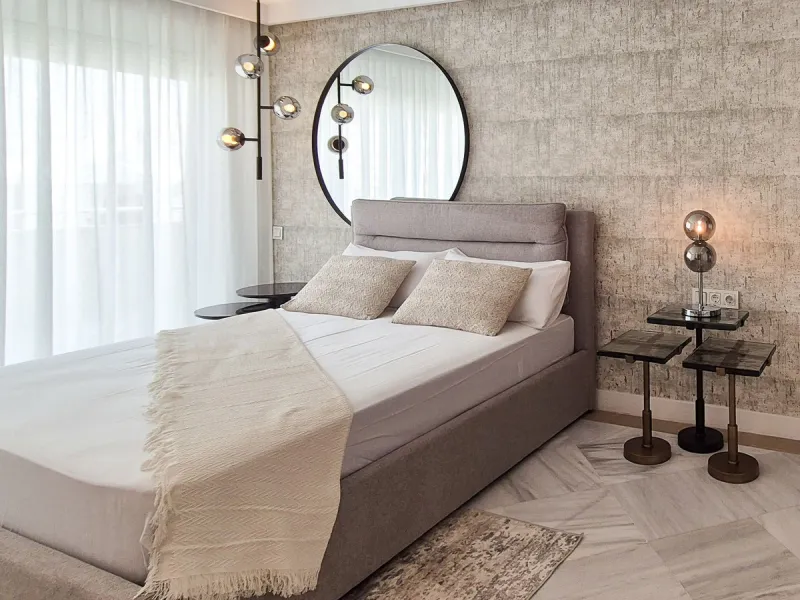 We present a unique opportunity to acquire a newly renovated, brand-new duplex penthouse in the luxurious Cipreses del Mar ( Náyade building ) development, located in the heart of Marbella's Golden Mile and the second line from the sea, offering magnifice