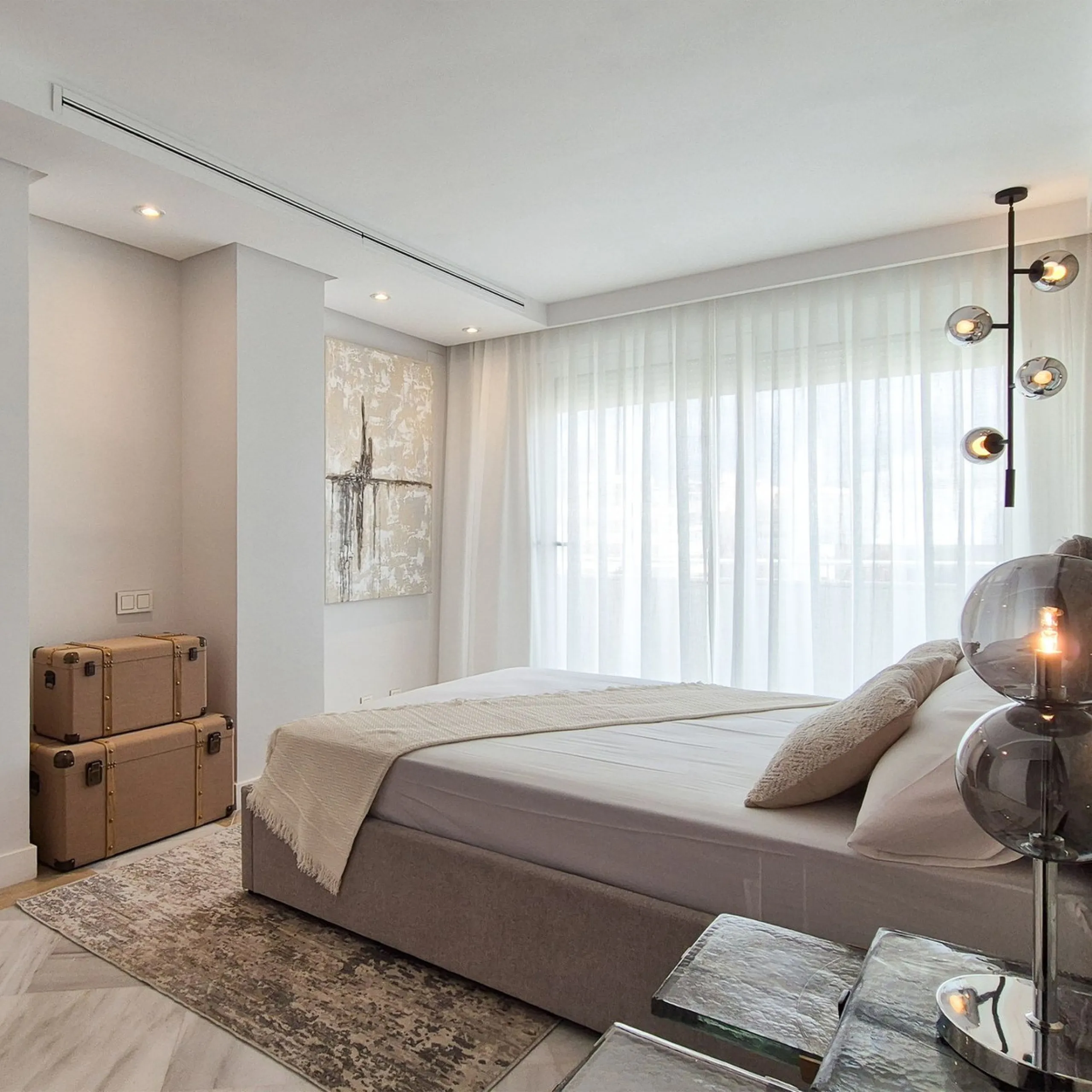 We present a unique opportunity to acquire a newly renovated, brand-new duplex penthouse in the luxurious Cipreses del Mar ( Náyade building ) development, located in the heart of Marbella's Golden Mile and the second line from the sea, offering magnifice