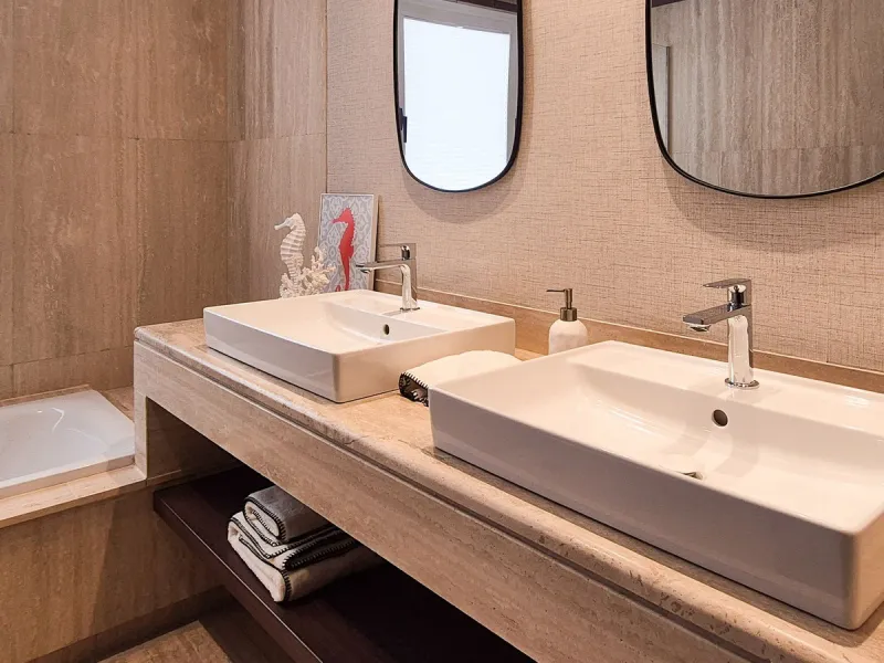 We present a unique opportunity to acquire a newly renovated, brand-new duplex penthouse in the luxurious Cipreses del Mar ( Náyade building ) development, located in the heart of Marbella's Golden Mile and the second line from the sea, offering magnifice