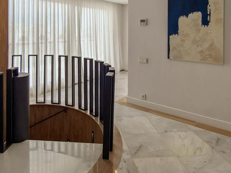 We present a unique opportunity to acquire a newly renovated, brand-new duplex penthouse in the luxurious Cipreses del Mar ( Náyade building ) development, located in the heart of Marbella's Golden Mile and the second line from the sea, offering magnifice