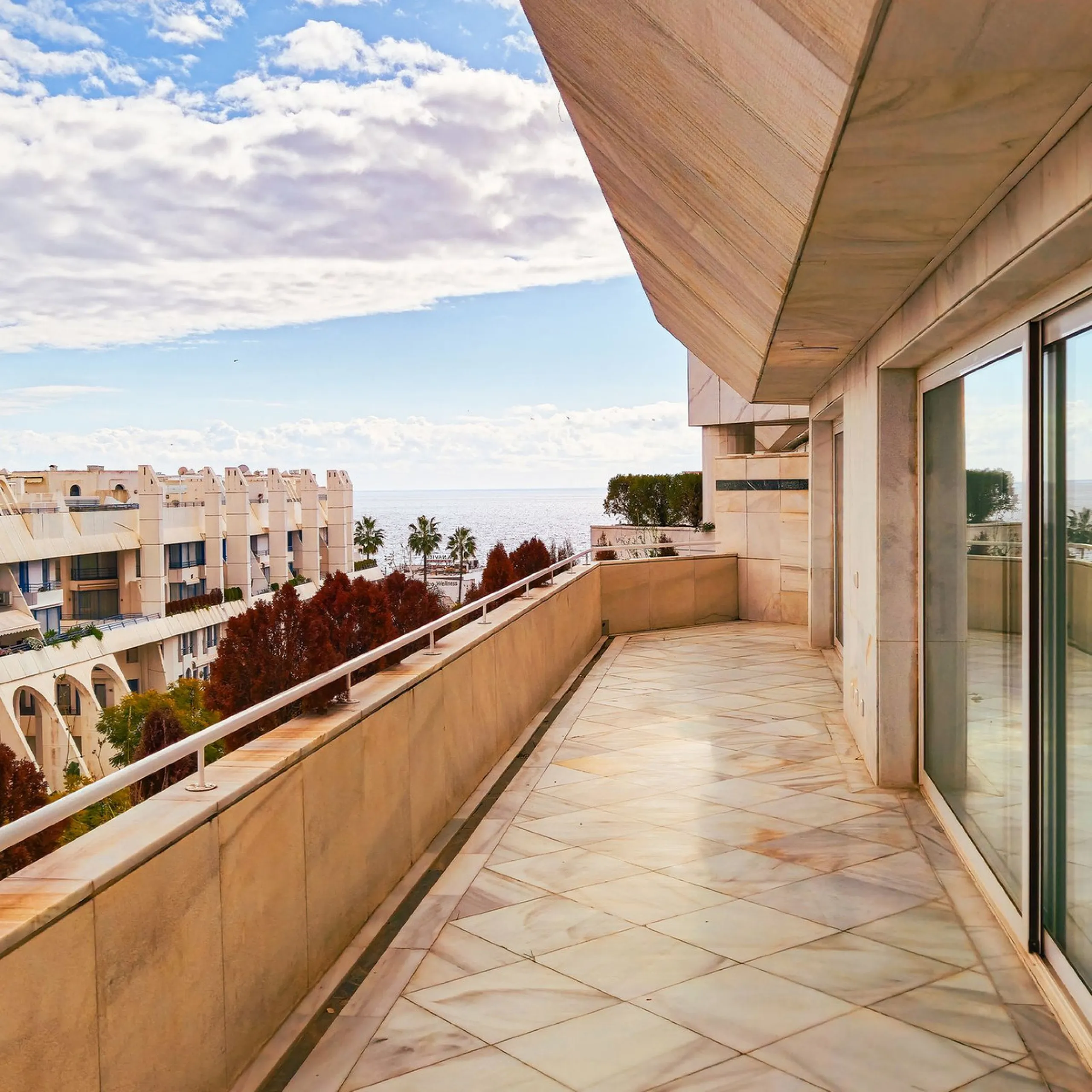 We present a unique opportunity to acquire a newly renovated, brand-new duplex penthouse in the luxurious Cipreses del Mar ( Náyade building ) development, located in the heart of Marbella's Golden Mile and the second line from the sea, offering magnifice