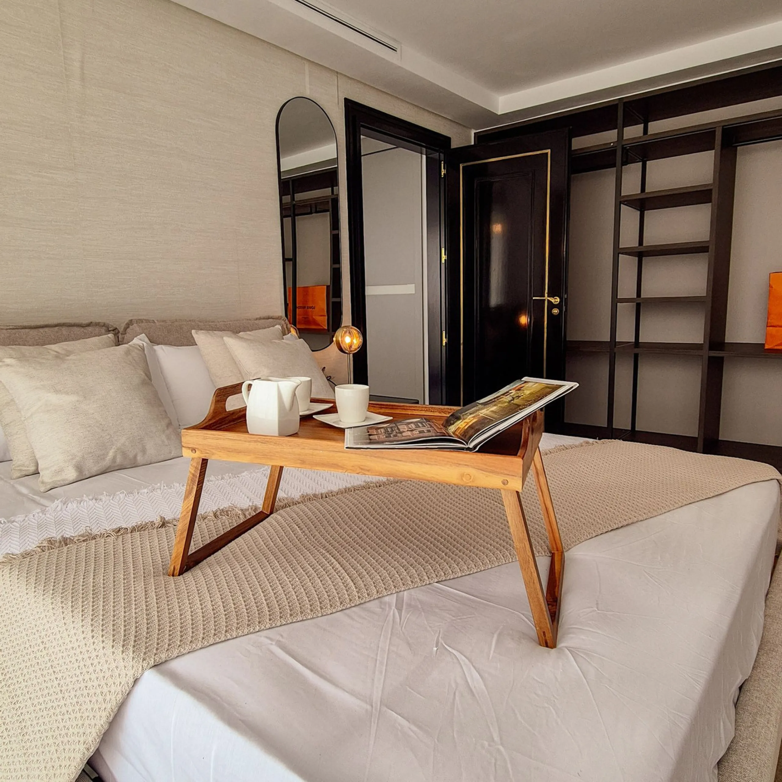 We present a unique opportunity to acquire a newly renovated, brand-new duplex penthouse in the luxurious Cipreses del Mar ( Náyade building ) development, located in the heart of Marbella's Golden Mile and the second line from the sea, offering magnifice