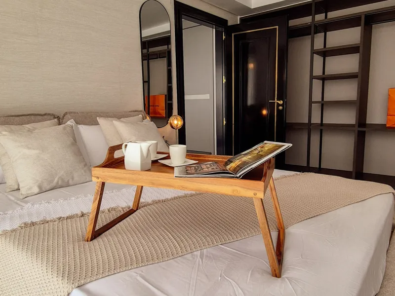 We present a unique opportunity to acquire a newly renovated, brand-new duplex penthouse in the luxurious Cipreses del Mar ( Náyade building ) development, located in the heart of Marbella's Golden Mile and the second line from the sea, offering magnifice