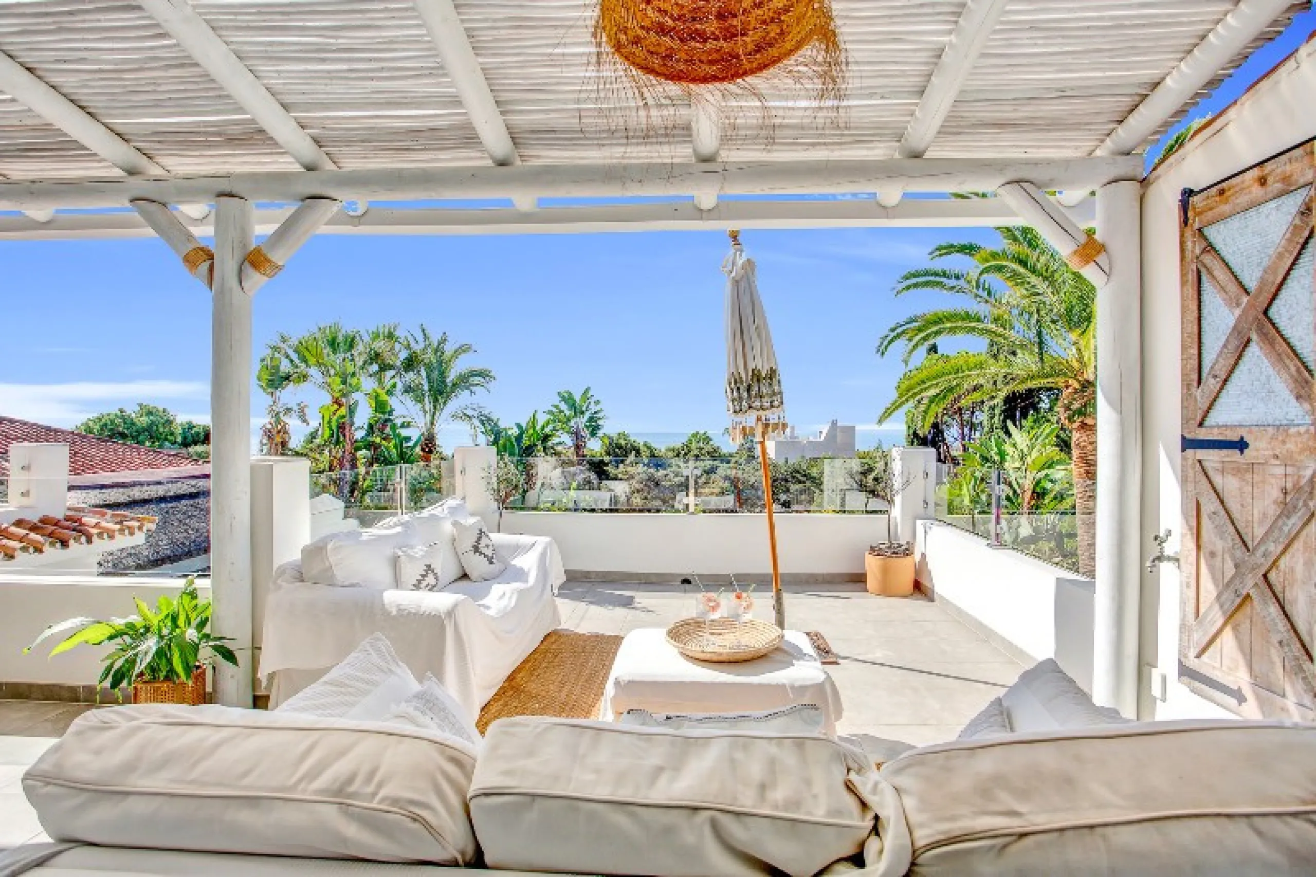 Luxury family villa in MARBESA, one of the most exclusive areas of Marbella. A desirable large open-plan villa on a flat south-west facing plot with mature landscaped gardens and large heated pool, and with wonderful panoramic sea views, only a few minute