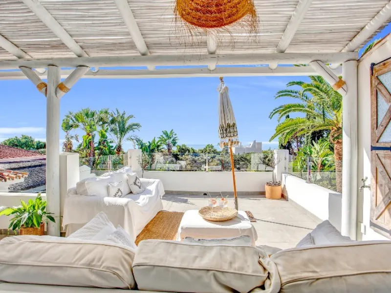Luxury family villa in MARBESA, one of the most exclusive areas of Marbella. A desirable large open-plan villa on a flat south-west facing plot with mature landscaped gardens and large heated pool, and with wonderful panoramic sea views, only a few minute
